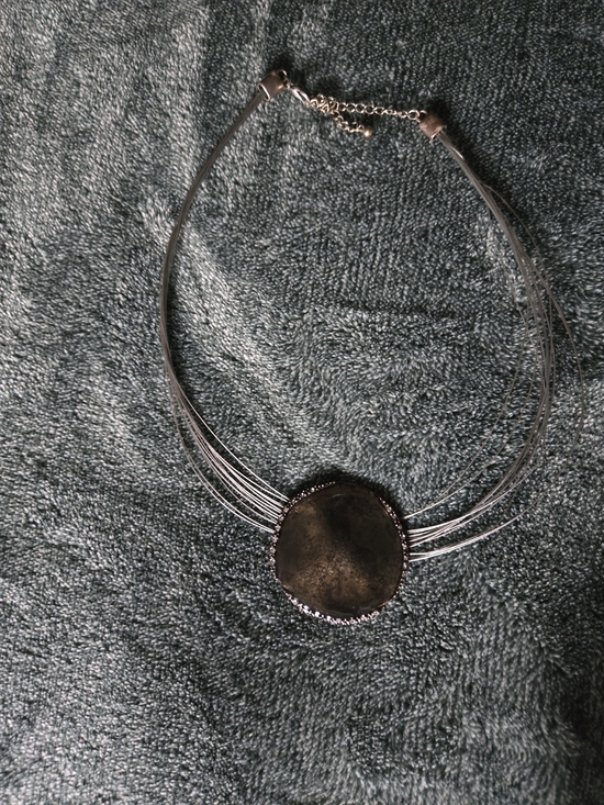 Jewelry - Silver Multi-Wire Choker Necklace with Stone Pendant 🖤